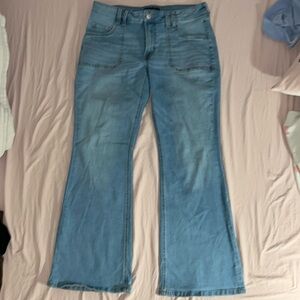 Womens Low-Rise Light Wash Flare Jeans - Areopostale